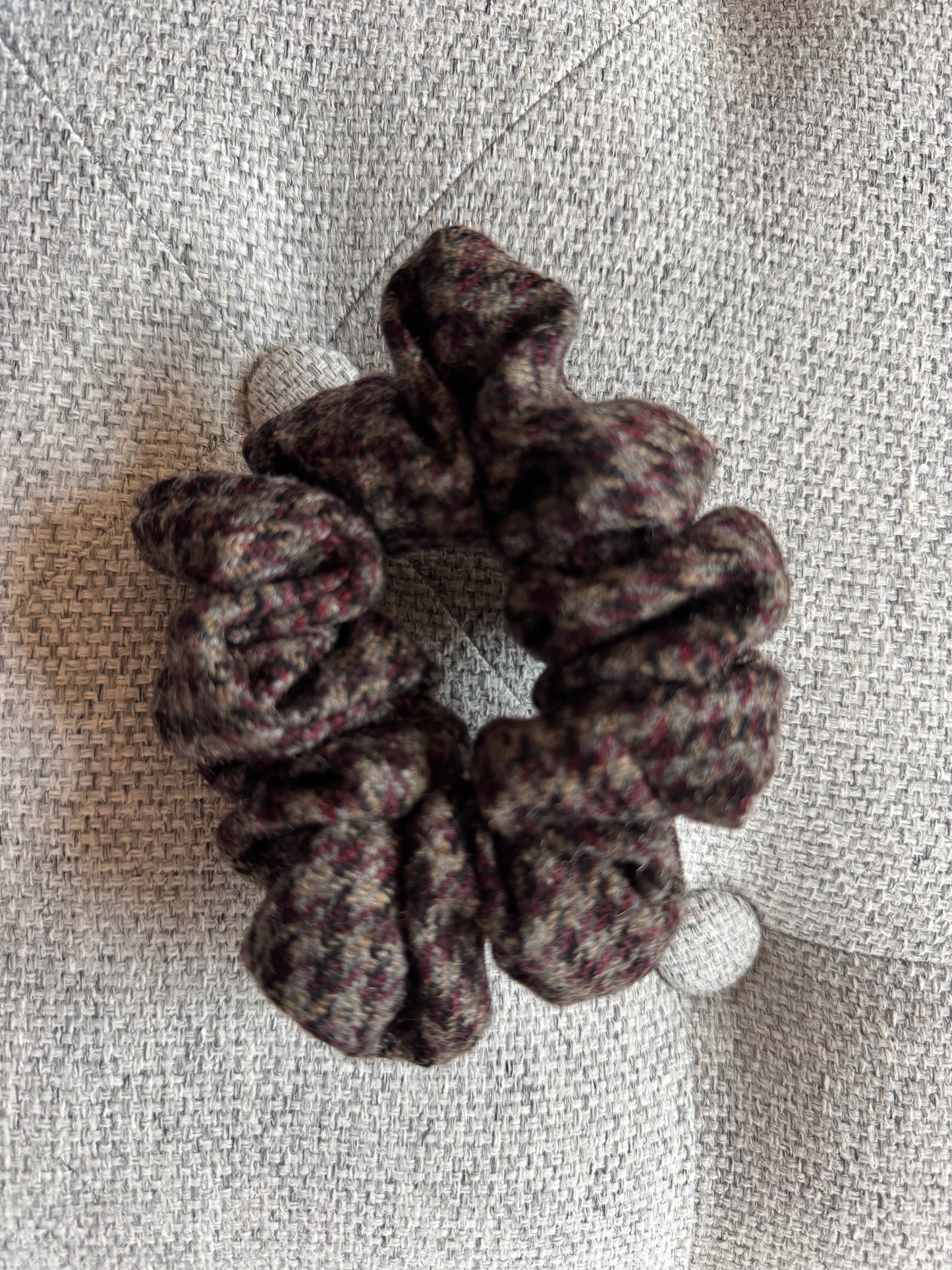 Medium Tweed Scrunchie- Brown Houndstooth