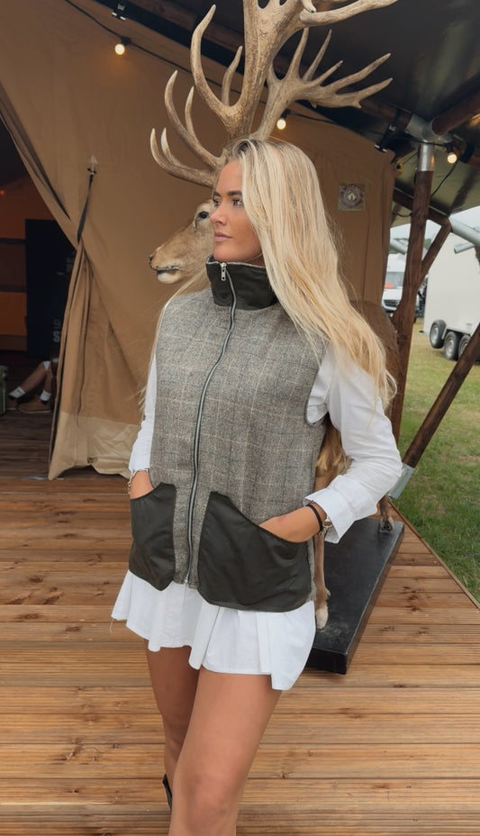 Horse-bit Tweed Gilet- Grey/ Olive green Wax