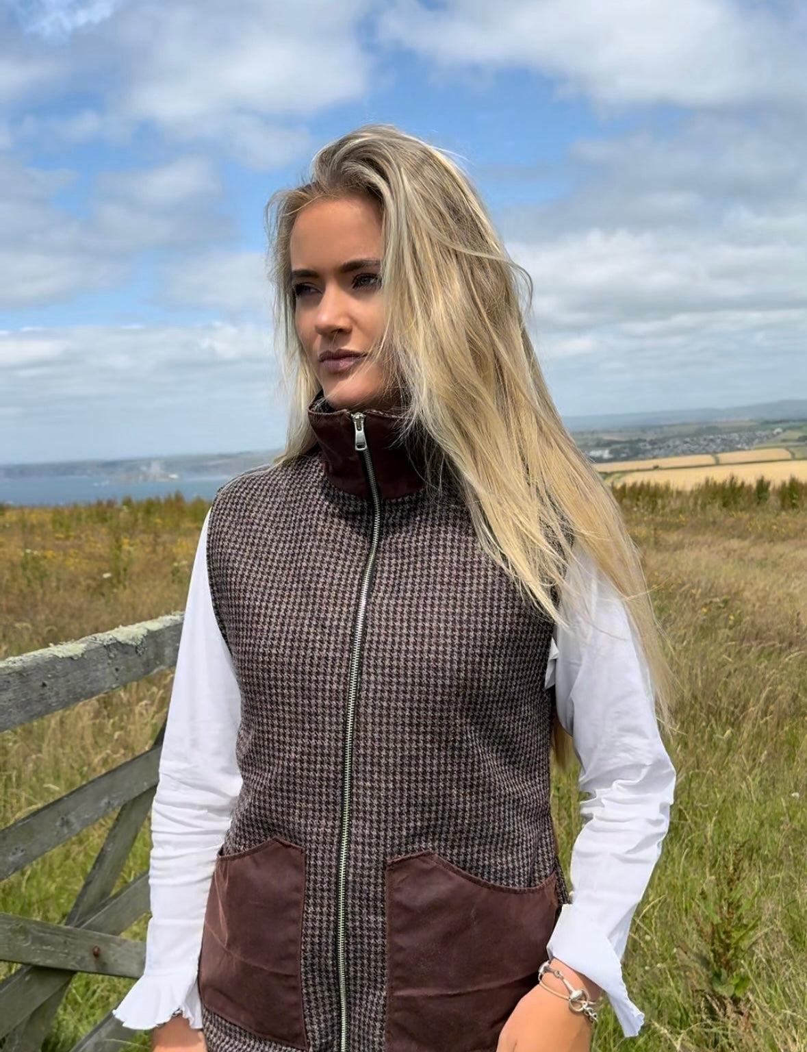 Horse-bit Tweed Gilet- Brown